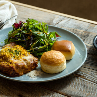 cafe,Dining&Bar 104.5_2