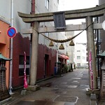 カフェ ココット - お店の反対側は柴田神社の鳥居です。