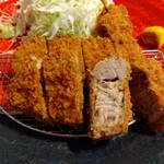 とんかつ とあじ - 豚バラを茹でてからとんかつにしています。