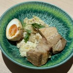 和食 いぶり別邸 - 角煮のせポテトサラダ