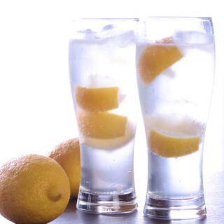 Great with food! Lemon sour with a choice of sweetness is easy to drink and popular♪