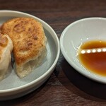 七席中華 コバコ - 餃子、大きめが２つ。お腹いっぱいになりました