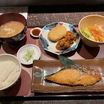 Jinguumae Mokuchi - ランチメニュー選べる定食2品