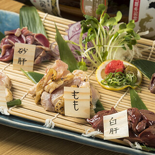 新鮮な肉刺しや白肝の炙り刺し・お刺身など魅力の一品料理◎