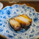 鮨 三心 - タコのうま煮。柔らかすぎず、タコの食感をあえて残す。