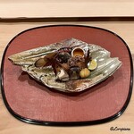 御料理 寺沢 - 酔っ払い蟹風の活けの菱蟹の漬け込みに菱蟹の卵､鮑の塩蒸しに秋刀魚の有馬煮､栗しぼりに牡蠣のおかき揚げ