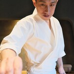 鮨 三心 - まずは大将の握る姿を。