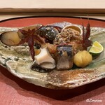 御料理 寺沢 - 酔っ払い蟹風の活けの菱蟹の漬け込みに菱蟹の卵､鮑の塩蒸しに秋刀魚の有馬煮､栗しぼりに牡蠣のおかき揚げ