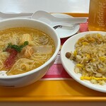 ミスタードーナツ - 世界のスープ麺 トムヤムクン セット 897円。たまごチャーハン(ハーフ) 374円。