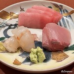 御料理 寺沢 - 塩竃ひがしものと称される目鉢鮪のトロに三陸 大船渡産産の平政と白ボタン海老