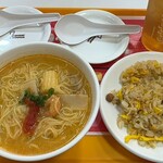 ミスタードーナツ - 世界のスープ麺 トムヤムクン セット 897円。たまごチャーハン(ハーフ) 374円。