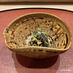 御料理 寺沢 - 香茸に自家製の熊肉ジャーキーに菠薐草に菊花に白胡麻の胡桃和え