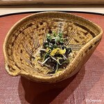 御料理 寺沢 - 香茸に自家製の熊肉ジャーキーに菠薐草に菊花に白胡麻の胡桃和え