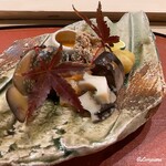 御料理 寺沢 - 酔っ払い蟹風の活けの菱蟹の漬け込みに菱蟹の卵､鮑の塩蒸しに秋刀魚の有馬煮､栗しぼりに牡蠣のおかき揚げ