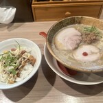 三麺流 武者麺 江坂店 - 
