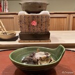 御料理 寺沢 - 地場 北上産の色々な茸と熊肉のしゃぶしゃぶ