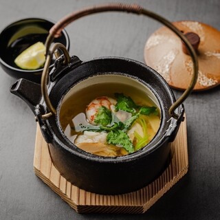 手間をかけて丁寧につくる創作料理も自慢