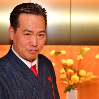 Chef Akio Otsuka (Otsuka Akio) has 30 years of sushi experience and is highly skilled.