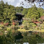 里 - 秋の色づきが綺麗な浄土式庭園