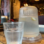 LOUIS PRIMA - 恒例 初恋のレモン味 のお冷がうまし♪