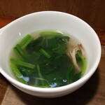 キッチン ブルー グローブ - ほうれん草と茸スープのアップ