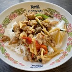 Geuchai - ランチセット 鶏肉バジル炒めご飯