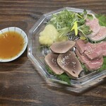 やきとん 泰希 - 肉刺し・ハーフ(580円)