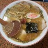 中華そば 初代 梵天丸 - 辛味噌付き梵天丸チャーシュー麺　1,050円なり。ど真ん中が梅干しトッピング。