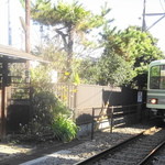 無心庵 - 住所は「江ノ電和田塚駅ホーム前」　（笑）