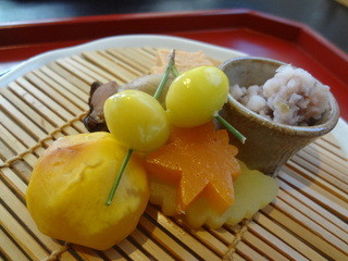 Kamakuramae Uogen - ミニ八寸　烏賊の酒盗あえ・牡蠣のスモーク・お魚のテリーヌ・焼き栗・銀杏