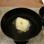 Washoku Itagaki - 椀物　清まし仕立て　毛蟹、小蕪、蕗