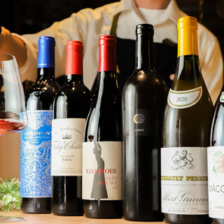 【葡萄酒】 专业人士也喜欢的品种齐全。用各国丰富多彩的葡萄酒盛情款待