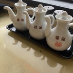 龍の子 - 調味料　　　醤油と酢間違えないでね！　酢って書いてあるよ