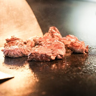 Special Teppan-yaki you can enjoy everything from Japanese black beef to Seafood and vegetables.