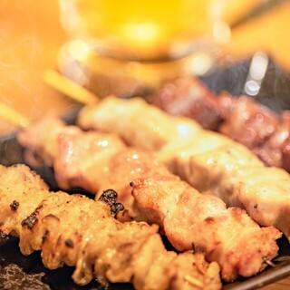 Cheap and delicious famous yakiton skewers! Yakitori (grilled chicken skewers) and sashimi are also must-sees ◎