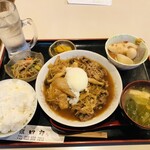 和食処 銀四郎 - ♪おすすめランチ
      牛すき焼き定食¥850