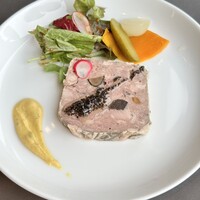 アルティザン ドゥ ラ トリュフ パリ - 丸ごとトリュフの入ったパテ、、トリュフが残念