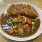 Matsuya Kare - カツカレー中盛り@880、温野菜トッピング@260 トンカツにお醤油かけるのが好きな私。醤油にも合うサクサクカツでした。カレーも懐かしい味で美味しかったです。