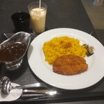 旨さと辛さがここちよい黒カレー 萬栄カレー - 