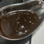 旨さと辛さがここちよい黒カレー 萬栄カレー - 