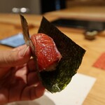 鮨と天草大王 天音 - 本鮪赤身の海苔巻き