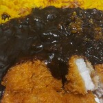 旨さと辛さがここちよい黒カレー 萬栄カレー - 