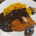 旨さと辛さがここちよい黒カレー 萬栄カレー - 