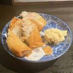 五十棲 - ②かぶらと鰆の春巻き 西京クリームソース 750円