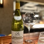 蒼 - ■アルベール・グリヴォー　ムルソー・クロ・デ・ペリエール1er Cru. 2018
      クリスタルのようですねぇ。
      ムルソーらしいリッチさも充実。これじゃなかったら、香箱蟹の鮮烈さに太刀打ちできないかも。