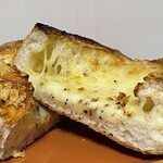 リトルマーメイド - デンマークチーズのパン（サムソー）断面