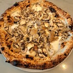 Pizzeria Azzurri - フンギコンフォルマッジスペチャーレ