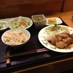 たけ美 - 鶏の唐揚げランチ