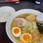 麺屋 虎之助 - 　自慢の中華そばこってり700円。煮卵50円。