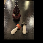 郷土料理ともん - 瓢箪よ七味唐辛子とキノコの箸置き　byまみこまみこ